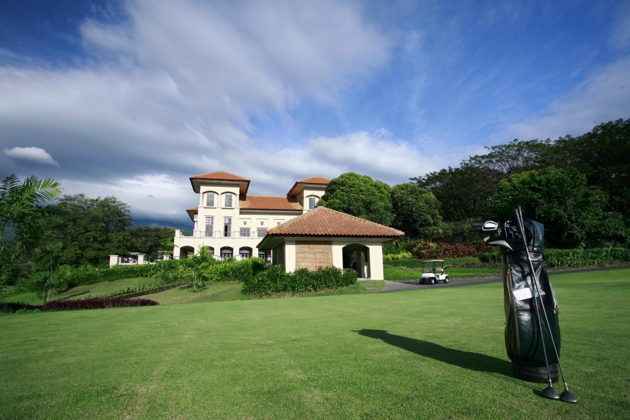 Finna Golf & Country Club Prigen Zewnętrze zdjęcie