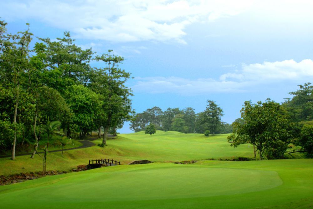 Finna Golf & Country Club Prigen Zewnętrze zdjęcie